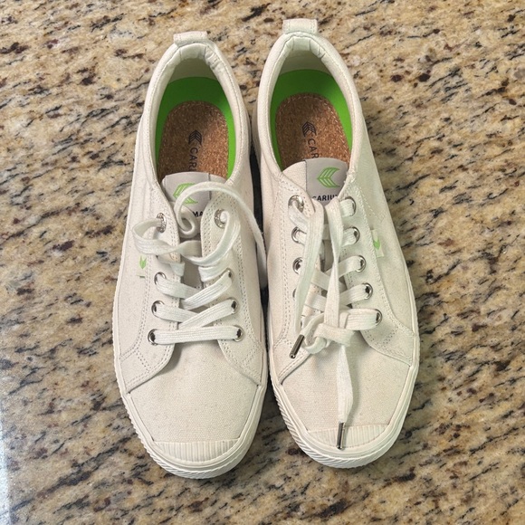 Cariuma Osca Low White Canvas Low-Top Sneakers with Green Insole Accents Size 9 - Picture 3 of 9